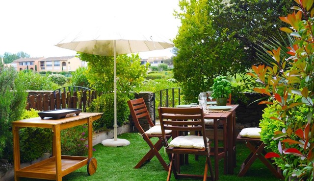 A 50 m de la plage et du port !