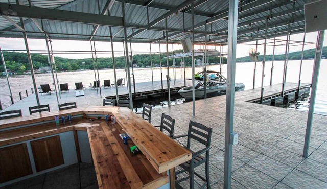 A 5500 sq ft.Luxury Home~Huge Boat Dock~Perfect for Large Groups~Waterfront~Pool Table~Firepit