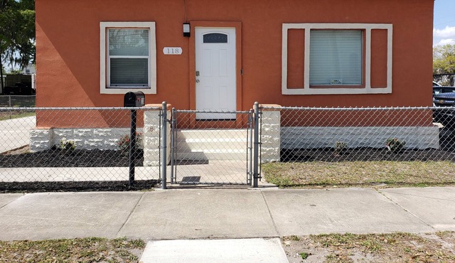 A 5BR/3Bath in Downtown Palatka. No Neighbors!