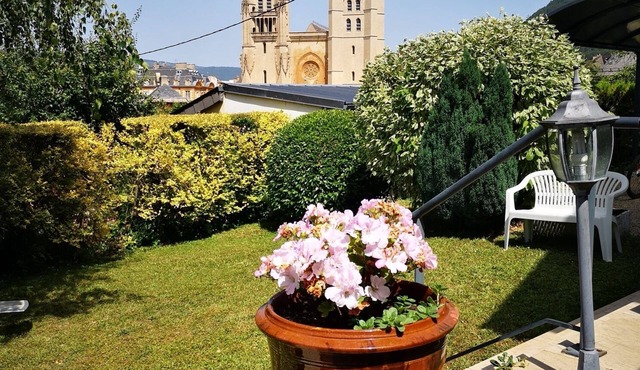 A 5mm du Centre Ville Dans un Écrin de Verdure