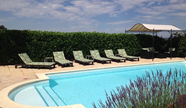 A Beaujolais winemaker's house + vineyard, a/c, exclusive use of heated pool