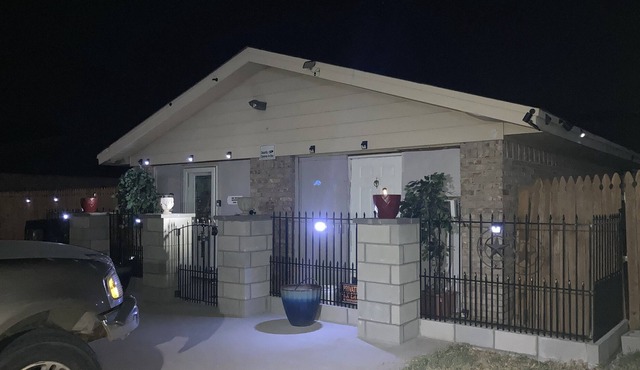 A & B NEW List Cheerful 5 br hm suites. Sleeps 12