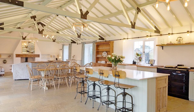 A barn conversion that sleeps 12 guests in 6 bedrooms