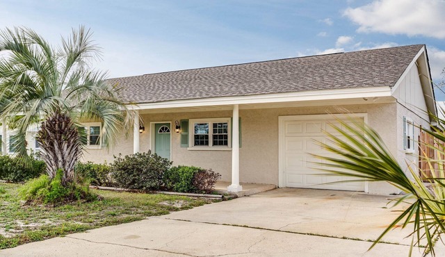 A+Beach Access! 3BR/2BA-1,600sq ft! 100 ft from beach! fenced yard- 5!