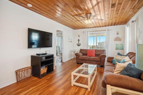 A Beach Music Paradise by Oak Island Accommodations