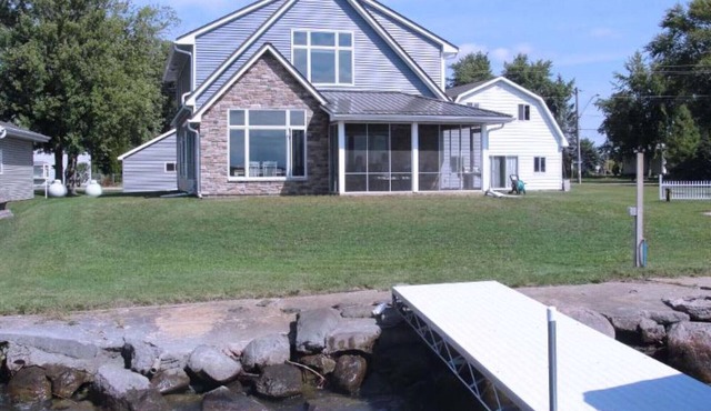 A Beatutiful 3 Bdrm 3 Bth House on Lake Poygan in Tustin, WI