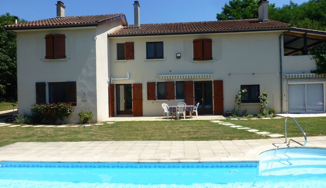 A beautiful private 2 bedroomed apartment with pool in stunning countryside