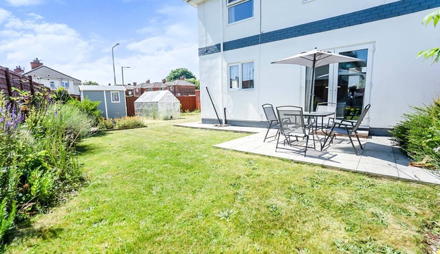 A beautiful 3 bed semi detached house. Private driveway up to three vehicles.