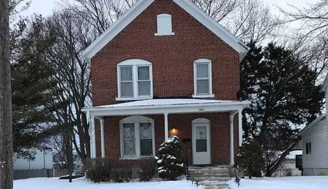 A beautiful 3 bed room 1.5 bath with spacious backyard and ample car parking spa