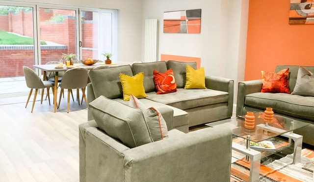 A Beautiful 5 bedroom house in Southampton. Sleeps up to 10 Guests.