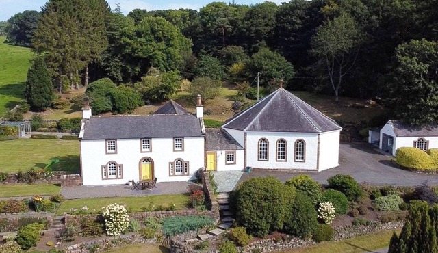 A beautiful and picturesque home set in its own extensive gardens. Sleeps 8.