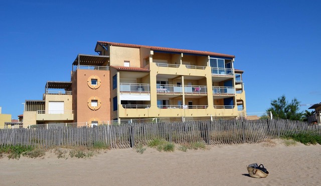A beautiful apartment "feet in the water"