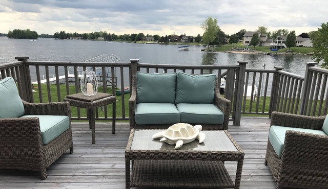 A beautiful beach hotel on Lake Lancer