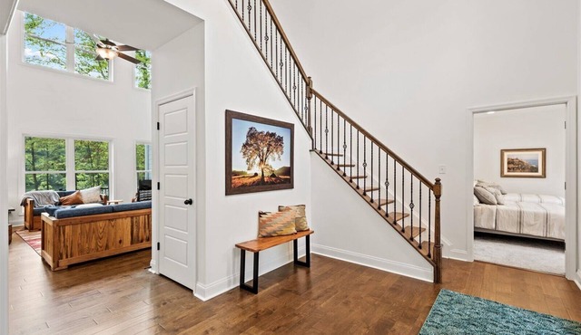 A beautiful brand new waterfront home, walk right into the lake! Firepit, kayaks