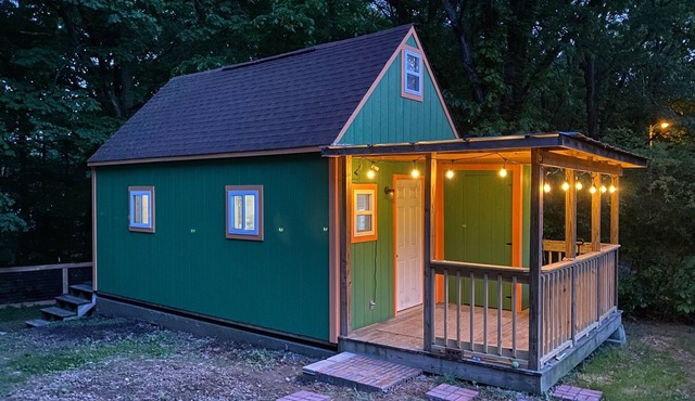 A Beautiful Cabin, in a quiet neighborhood that's close to everything!