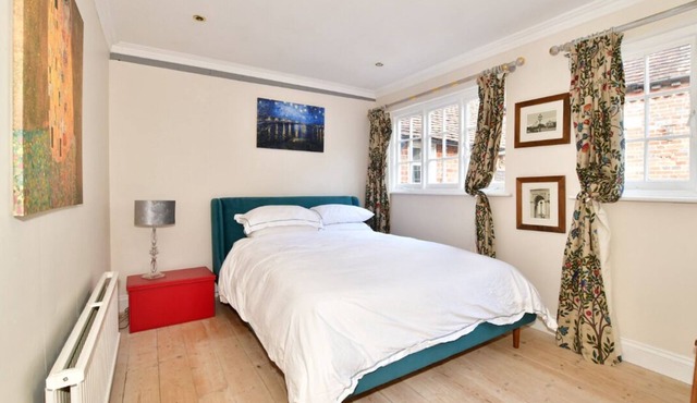 A beautiful, charming & deceptively spacious converted barn in a quiet locationn