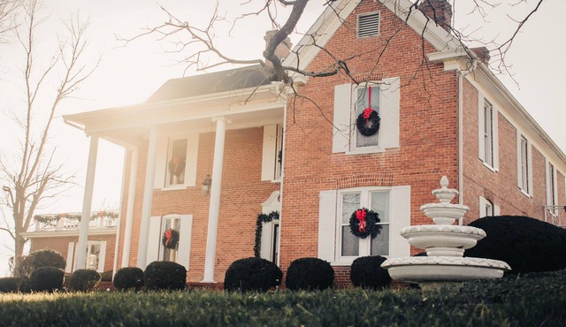 A beautiful colonial house with breathtaking views of the Cumberland Gap Mnts!
