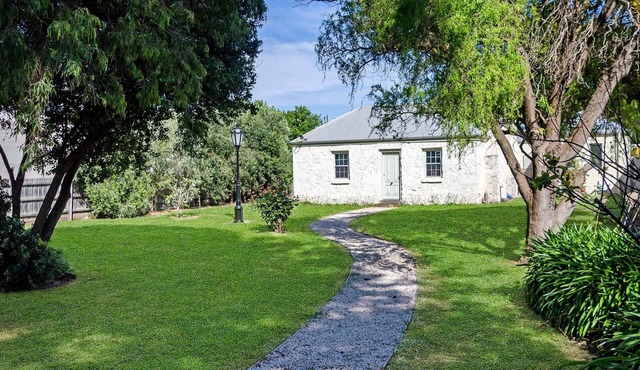 A beautiful combination of old and news in this 4 bedroom cottage
