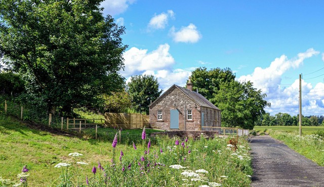 A beautiful cottage, with real attention to detail and beautifully furnished.