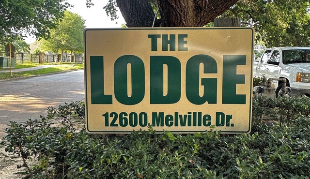 A beautiful Cozy 2-bedroom condo in charming Montgomery on Lake Conroe