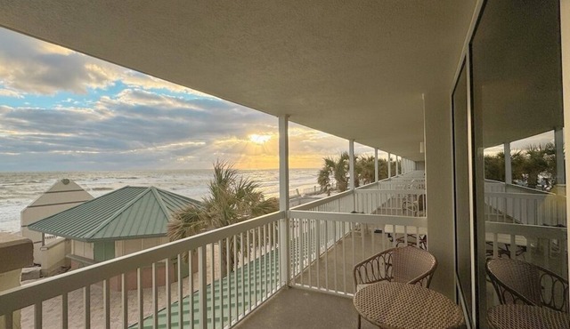 A Beautiful Direct Oceanfront with One Bedroom