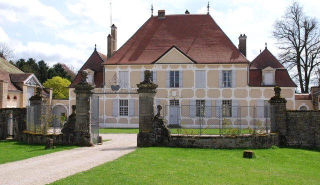 A beautiful family castle, welcoming and authentic, in the countryside