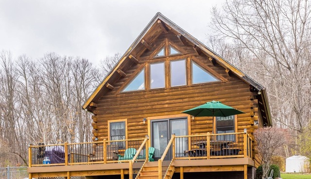 A Beautiful, Fully Furnished Log Cabin Overlooking Keuka Lake