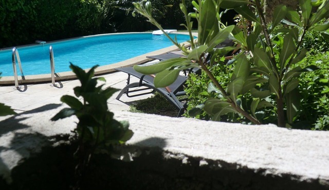 A beautiful, large bastide for your vacations: Lou Brès en Provence in Avignon.