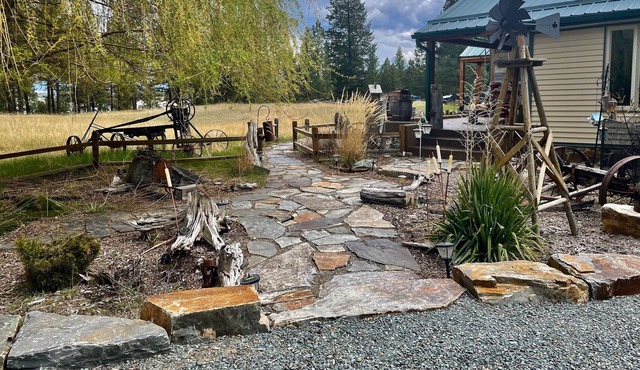 A Beautiful Log Cabin in West Kootenai