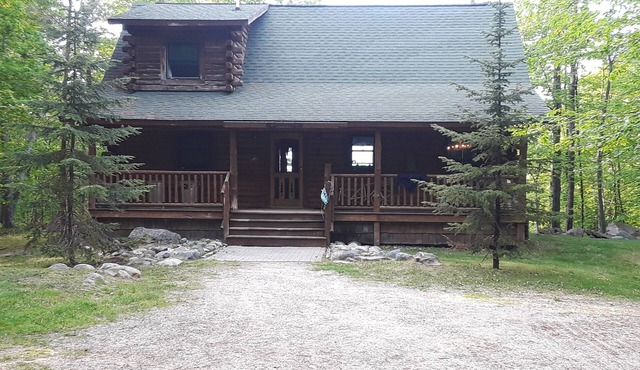 A beautiful log cabin home on Lake Huron, amazing lake views, hot tub, game room