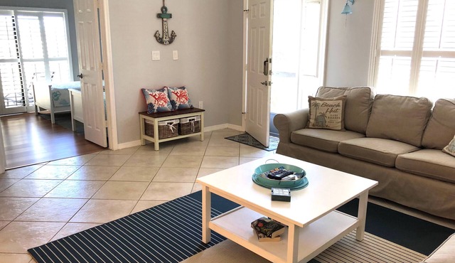 A beautiful newly renovated and updated condo walking distance to the beach!