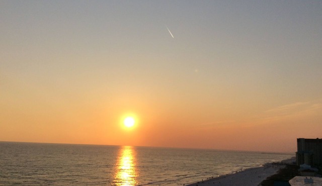 A Beautiful Ocean-Front 2BR at Boardwalk-Romanitic Sunset View