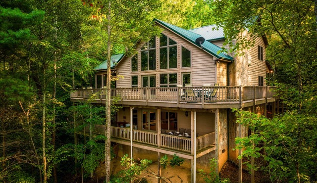 A beautiful, peaceful Smoky Mountain retreat with views. Sleeps 14.