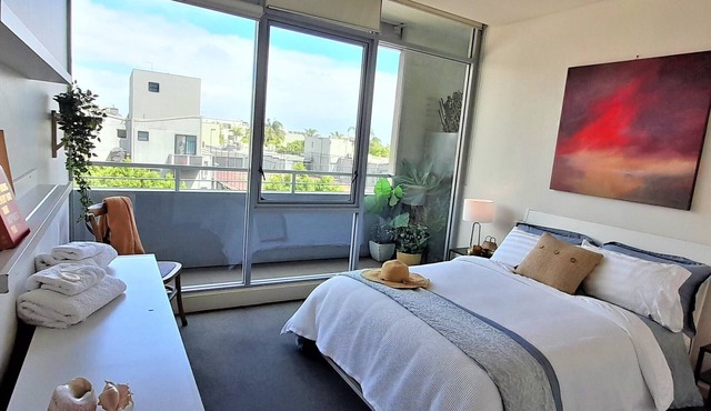A beautiful, resort style apartment only mts to the beach in Port Melbourne!