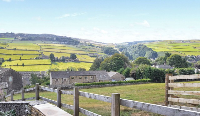 A beautiful rural base around 1. 5 miles from the centre of Holmfirth.