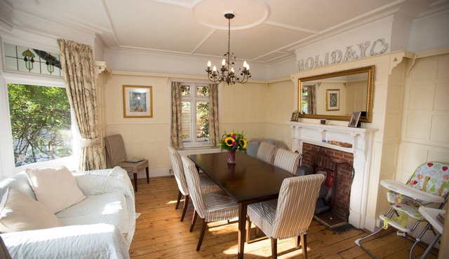 A Beautiful, Spacious Cottage, Only A Short Walk To The Beach (Child friendly)