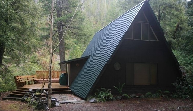 A Beautiful Vacation Awaits You on the Emerald Smith River!