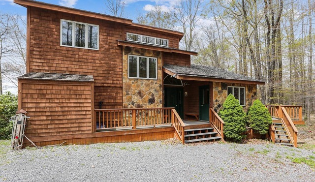 A beautiful view and lots of extras too! Super affordable lodging!