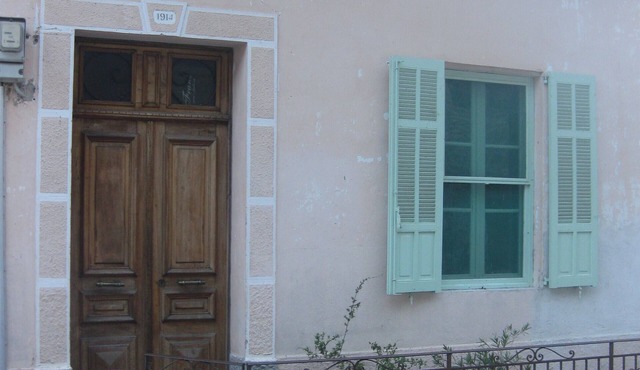 A beautiful white house