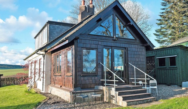 A beautifully renovated cottage in the country, with the most amazing views.