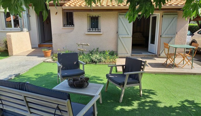 A BED AND BREAKFAST (STUDIO) FOR TWO PEOPLE WITH POOL AND BATHROOM