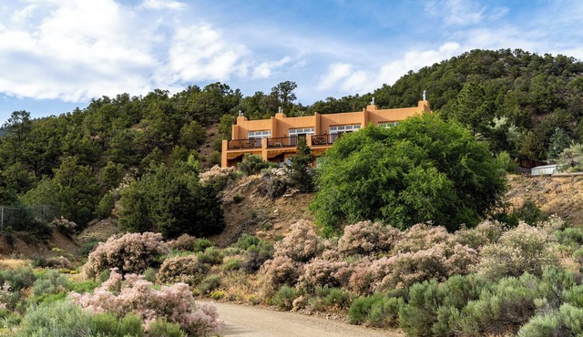 A Bella Vista Valdez Lodge, 4-BR, 4-Bth, 4 LR, 2 chef kitchens