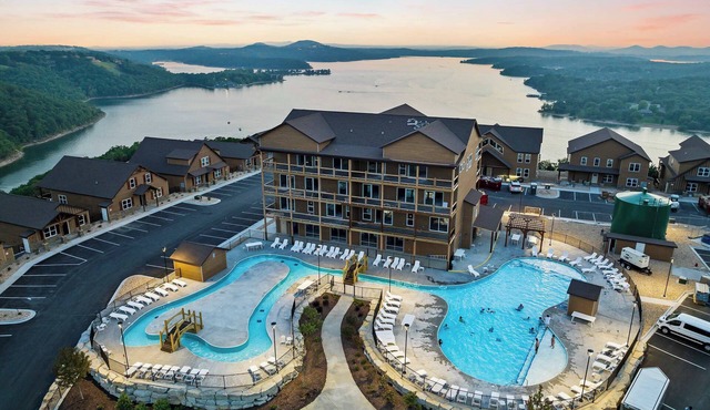 A Birds Eye Bridge View – 5 BDR w/Private Hot Tub