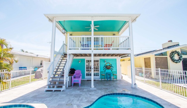 A bit of Key West in New Port Richey: Bright Home w/Pool & Boat Dock Access!