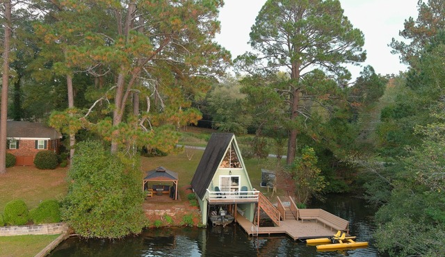 A-Bode: Your Lakeside Hideaway