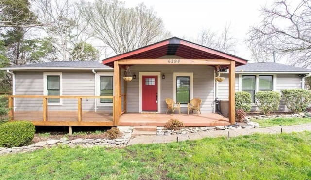 A Boho Retreat - THE FIREFLY- nA charming 2-bedroom home with complete privacy!