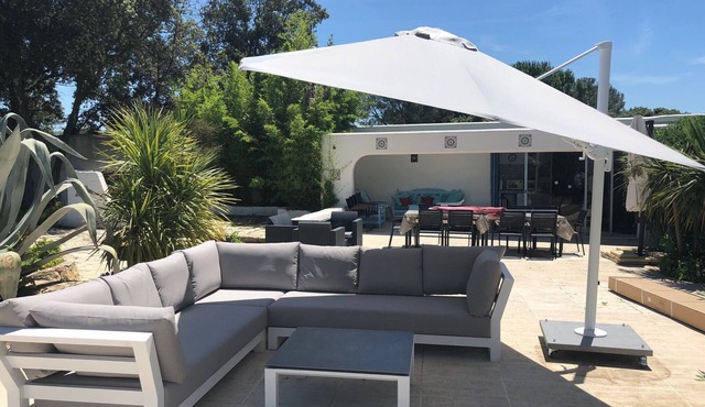 A Boissières, Gard, beautiful holiday home, pool, pets allowed