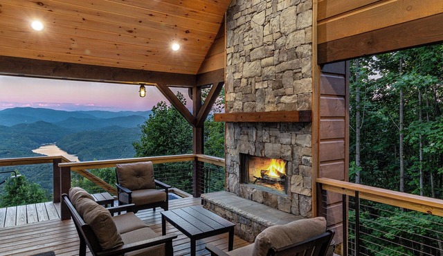 A Bougie Basecamp - Your Luxe Launchpad for Smoky Mountain Adventures!