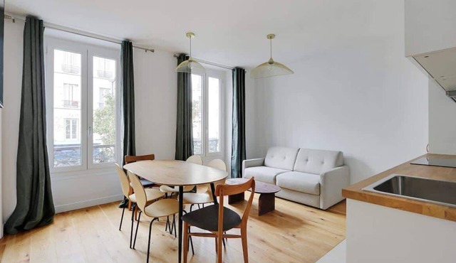 A Bright 2-BR in Nation - Charonne