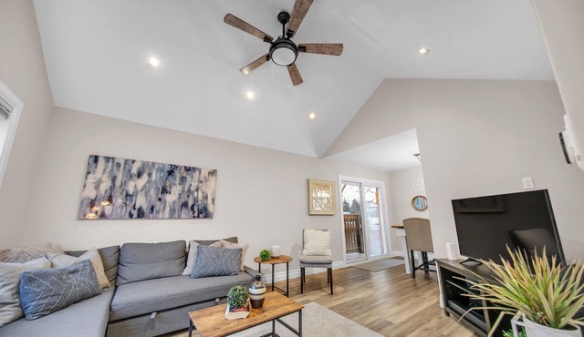 A bright & chic 2 bedroom urban apartment